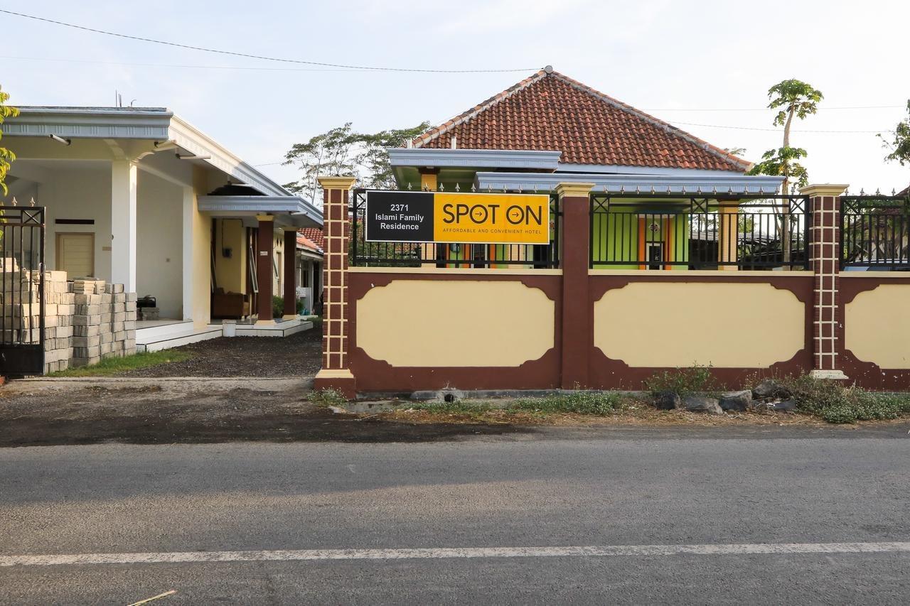 Spot On 2371 Islami Family Residence Banyuwangi  Exterior foto